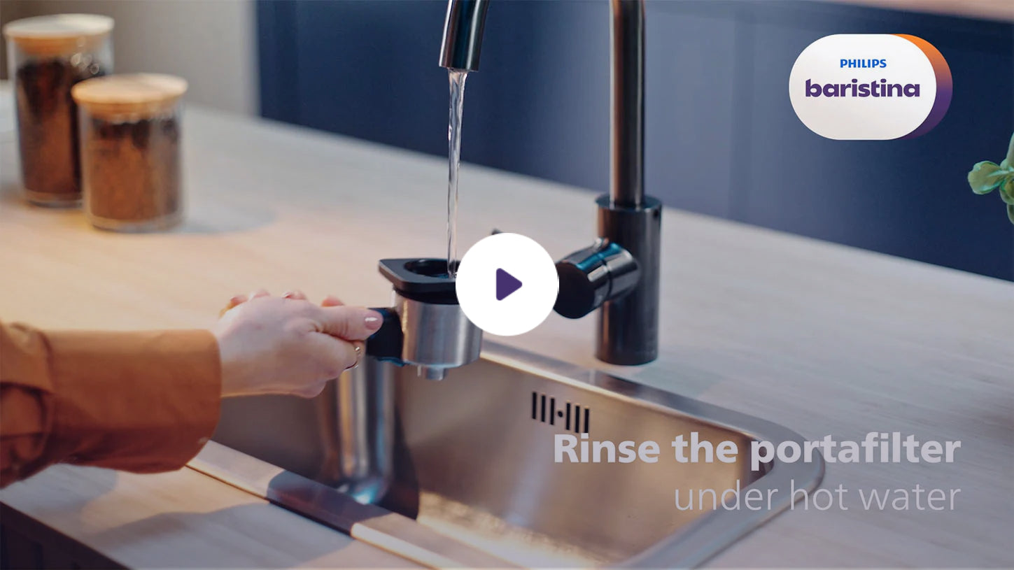 Rinsing the portafilter